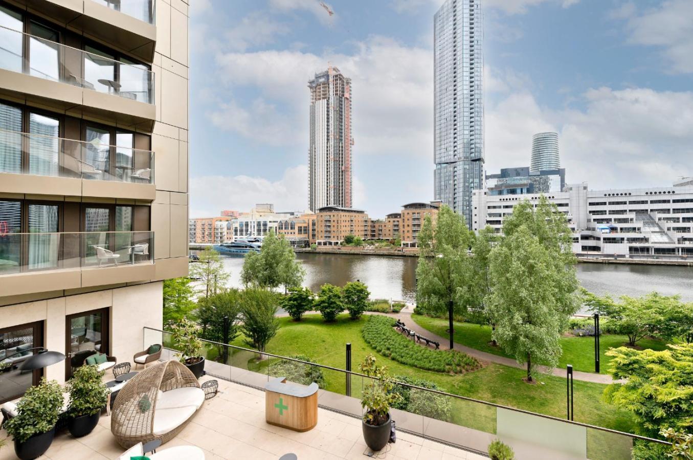 Elegant And Modern Apartments In Canary Wharf Right Next To Thames ลอนดอน ภายนอก รูปภาพ