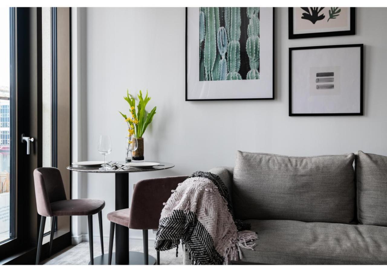 Elegant And Modern Apartments In Canary Wharf Right Next To Thames ลอนดอน ภายนอก รูปภาพ